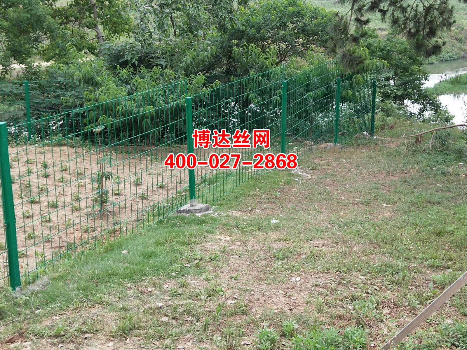 <b>武漢道路護欄​為什（shí）麽建議（yì）使用鋅（xīn）鋼材質</b>