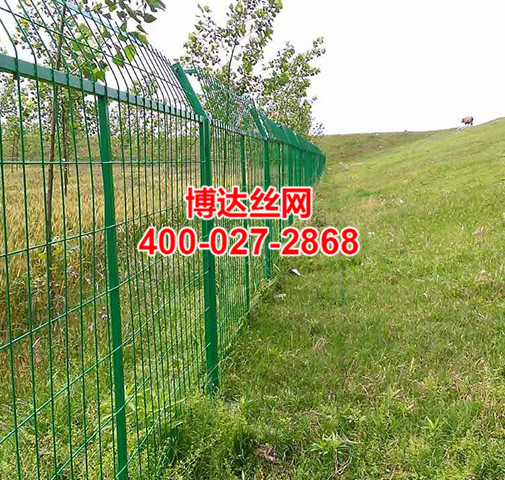 <b>問：什麽是河道隔離網？</b>